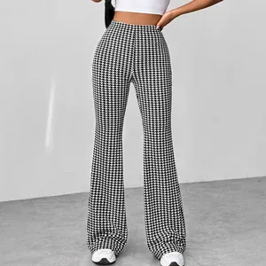 Vintage ψηλόμεσο παντελόνι καμπάνα με σχέδιο houndstooth ασπρόμαυρο και στενή εφαρμογή