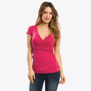 Maglia premaman per allattamento rosa con scollo a incrocio e maniche corte casual