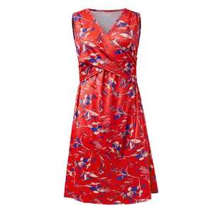 Robe d'allaitement fleurie rouge sans manches avec col en V croisé pour la maternité