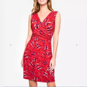 Robe de maternité à imprimé floral rouge avec col en V croisé et taille haute ajustable