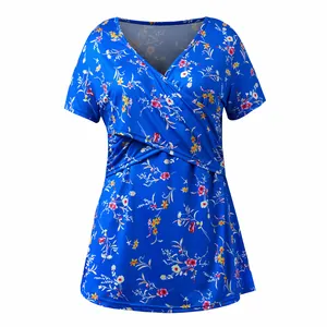 Top premaman blu a fiori con scollo a V incrociato e maniche corte per allattamento
