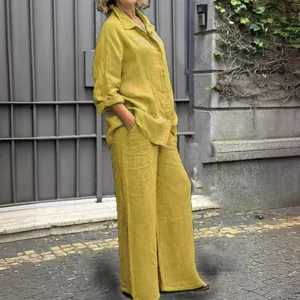 Completo casual da donna in lino, set due pezzi con camicia gialla e pantaloni larghi