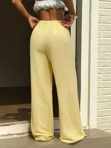 Vue arrière d'un pantalon large texturé jaune clair élégant avec taille élastique.