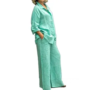Set casual verde menta con camicia abbottonata e pantaloni a gamba larga in lino