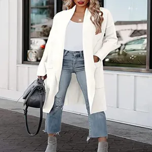 Eleganter weißer langärmliger Cardigan-Mantel für stilvolle herbstliche Streetwear