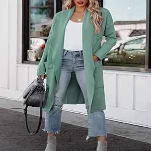 Lange Damen-Strickjacke in Mintgrün mit Taschen und offener Vorderseite für den Herbst