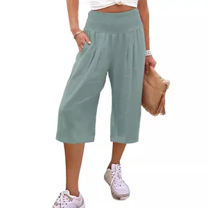 Pantaloni cropped casual da donna con vita alta arricciata in stile verde salvia.