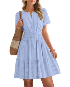 Élégante robe courte bleu ciel pour femme avec col en V, volants et jupe à volants