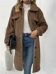 Elegante bruine pluche sherpa jas voor dames met revers en knoopdetails voor de winter