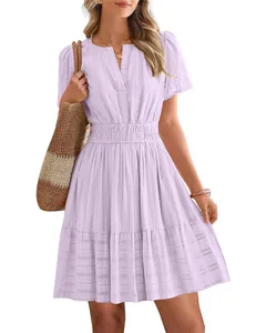 Robe mini élégante lavande à col en V avec manches bouffantes et jupe à volants