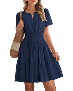 Robe mi-longue marine élégante à col en V, manches bouffantes et taille plissée