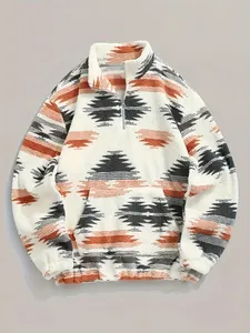 Vue détaillée de l'imprimé géométrique bohème sur cette veste en polaire douce