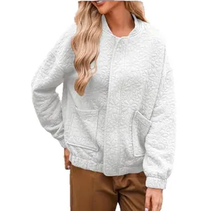 Chaqueta bomber blanca con textura floral para mujer, con botones y mangas largas