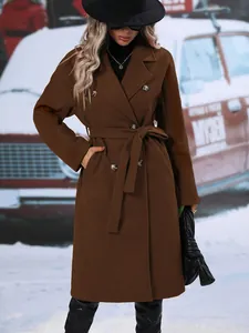 Eleganter brauner zweireihiger Wollmantel für Damen mit schickem Taillengürtel und Reverskragen.
