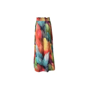 Pantaloni bohémien a gamba larga con stampa piume 3D vivace e vita alta arricciata.