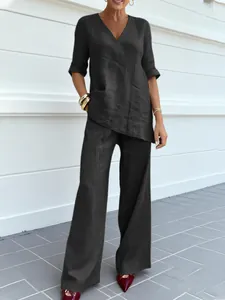 Conjunto de algodón y lino para mujer en gris carbón con top con cuello en V y pantalón