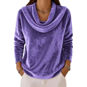 Maglione accogliente in peluche viola con collo a cappuccio e vestibilità ampia per autunno