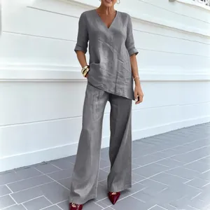 Elegante conjunto de lino y algodón gris con top de cuello en V y pantalón ancho