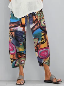 Vue détaillée du pantalon ample à imprimé abstrait et ourlet en V irrégulier