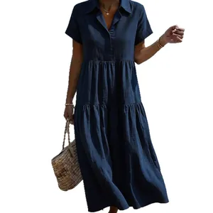 Lässiges dunkelblaues gestuftes Midi-Hemdkleid mit kurzen Ärmeln und Reverskragen für Damen.