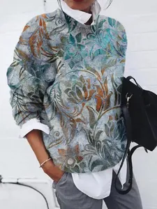 Vue détaillée d'un sweat-shirt ample à manches longues pour femmes, fleurs vintage