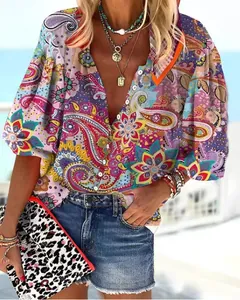 Chemisier vintage pour femme avec imprimé paisley coloré, fleurs et boutons élégants