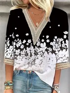 Vista detallada de la camiseta floral de mujer con escote en V y encaje fino