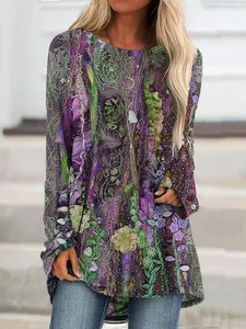 Vintage top met bohemien bloemenprint, lange mouwen en een casual ronde hals.