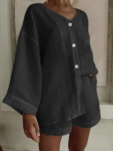 Completo casual due pezzi in lino nero con camicia scollo a V e pantaloncini abbinati