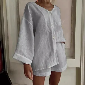 Elegante set due pezzi in lino da donna con camicia con scollo a V e pantaloncini