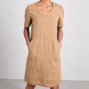 Sommerliches lockeres Baumwoll-Leinen-Kleid mit V-Ausschnitt und Taschen in Khaki