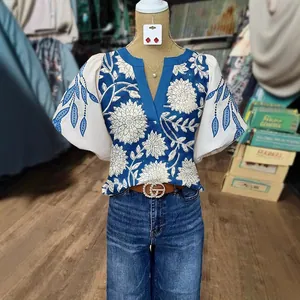 Blouse bohème fleurie élégante pour femmes avec manches lanternes et décolleté en V chic