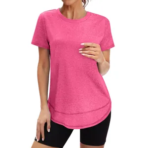 Vooraanzicht van een roze casual losvallend T-shirt met korte mouwen en ronde hals