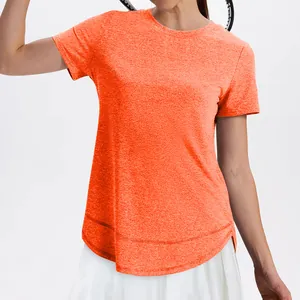 Detailweergave van oranje gemêleerd dames T-shirt met korte mouwen en ronde zoom