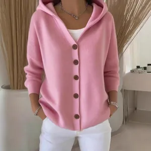 Gemütliche rosa übergroße Strickjacke mit Kapuze und Knöpfen für Damen