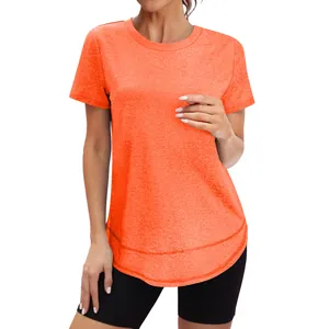 Gedetailleerd overzicht van het casual oranje T-shirt met ronde hals voor dames