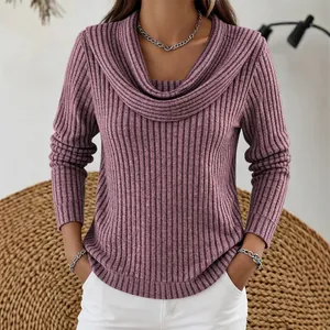 Maglione in maglia a coste color malva con elegante scollo a cappuccio per donna