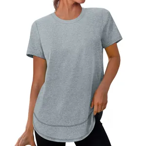 Vooraanzicht van een casual los grijs dames t-shirt met korte mouwen en een ronde halslijn