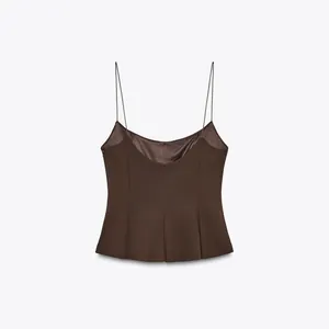 Caraco à fines bretelles marron chocolat minimaliste avec une coupe ajustée