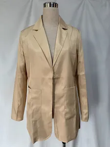 Blazer professionale beige da donna con revers e tasche frontali per abbigliamento da ufficio