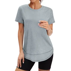 Detailopname van grijs casual dames T-shirt met ronde hals en stijlvolle ronde zoom.