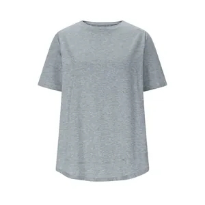 Detail van het silhouet van een grijs T-shirt met een stijlvolle ronde zoomlijn