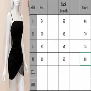 Robe moulante noire avec franges en strass et tableau des tailles détaillé inclus