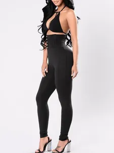 Vue latérale détaillée des leggings de fitness noirs à taille haute avec fermeture crochet