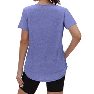Achteraanzicht van dames casual los t-shirt in paars met korte mouwen en ronde zoom