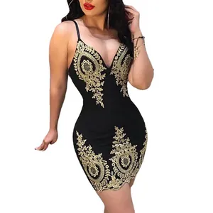 Robe mini moulante noire sexy avec broderie élégante en dentelle dorée et col en V profond