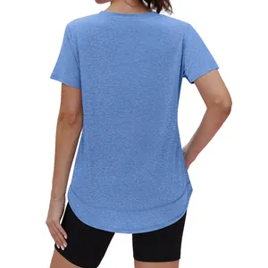 Achteraanzicht van een blauw casual dames T-shirt met een stijlvol rond zoomontwerp