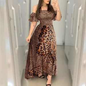 Robe maxi à épaules dénudées avec imprimé léopard, motif papillon et manches volantées