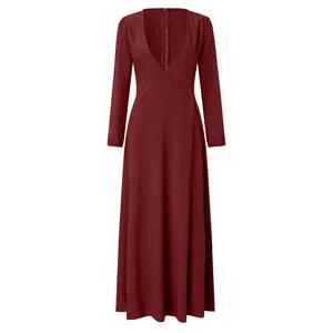 Elegante bordeauxrode maxi-jurk met V-hals en lange mouwen met een wijde A-lijn rok
