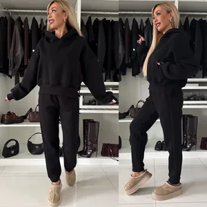 Schwarzer zweiteiliger Trainingsanzug für Damen mit Kapuzenpullover und Jogginghose